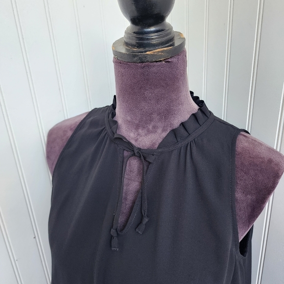 Express Women’s Sleeveless Black Stretch Top Blouse Keyhole Tie Size XS - Picture 2 of 12